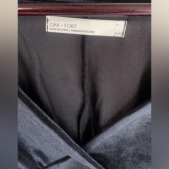 OAK + FORT BLACK VELVETY TOP SIZE SMALL NWOT - Picture 3 of 3
